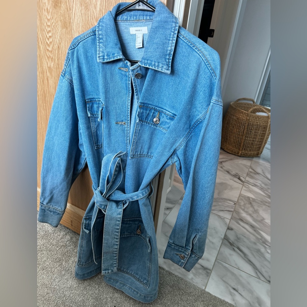 Forever 21 women’s belted mini denim dress